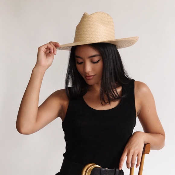 SOLD ❌ RESORT STRAW DAY HAT - Picture 2 of 3